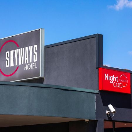 Nightcap At Skyways Hotel Melbourne City Exterior foto