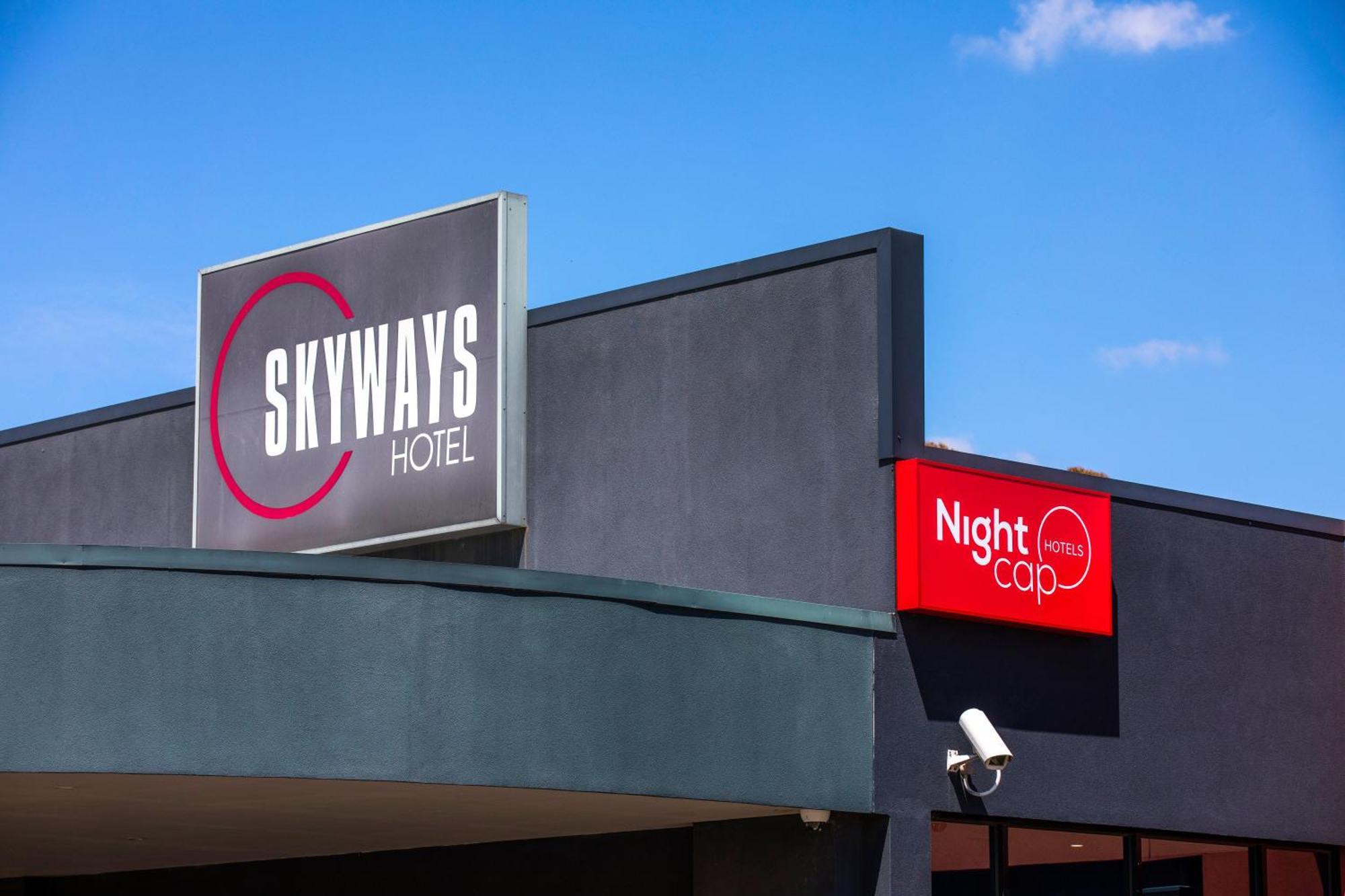 Nightcap At Skyways Hotel Melbourne City Exterior foto